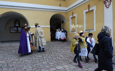 Putování koledníků začíná