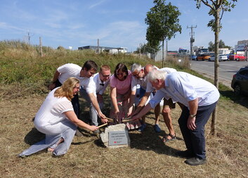 Poklepání základního kamene pro novou budovu Charitní pečovatelské služby