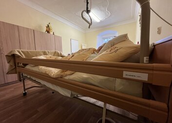 Nová lůžka pro klienty Charitního domova Mendryka 