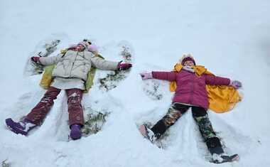Koledníci z Morašic na sněhu