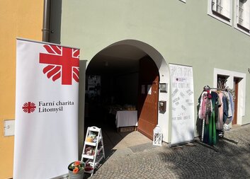 Srdečně vás zveme do Charitního obýváku!